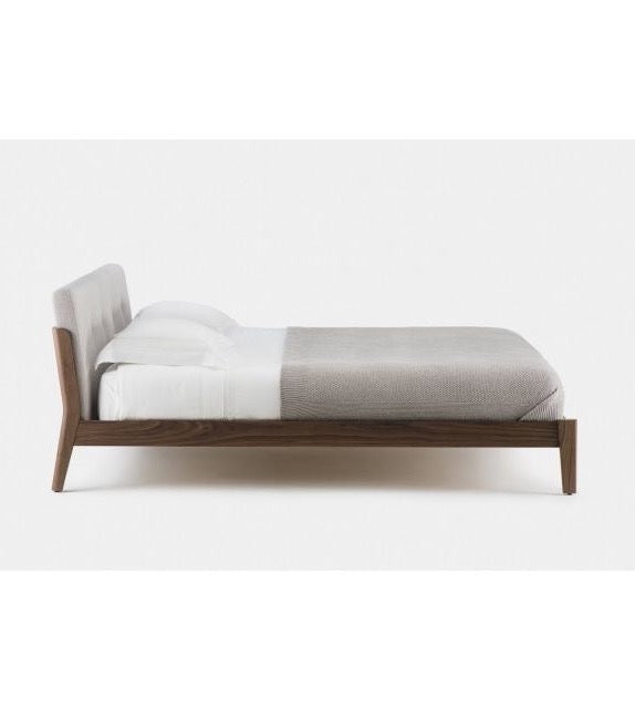 Capo Simple Solid Wood Bed